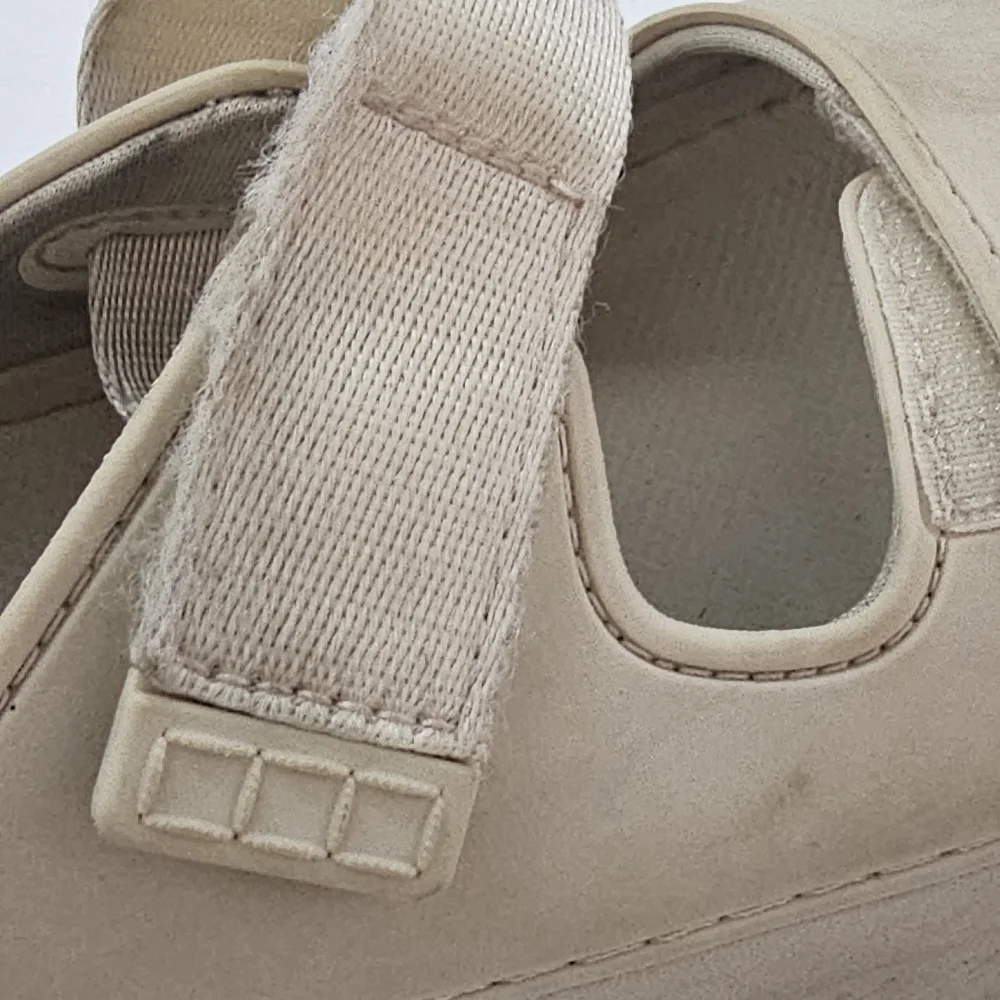 UGG Goldenglow Sandals Sea Salt  Kids Size 2